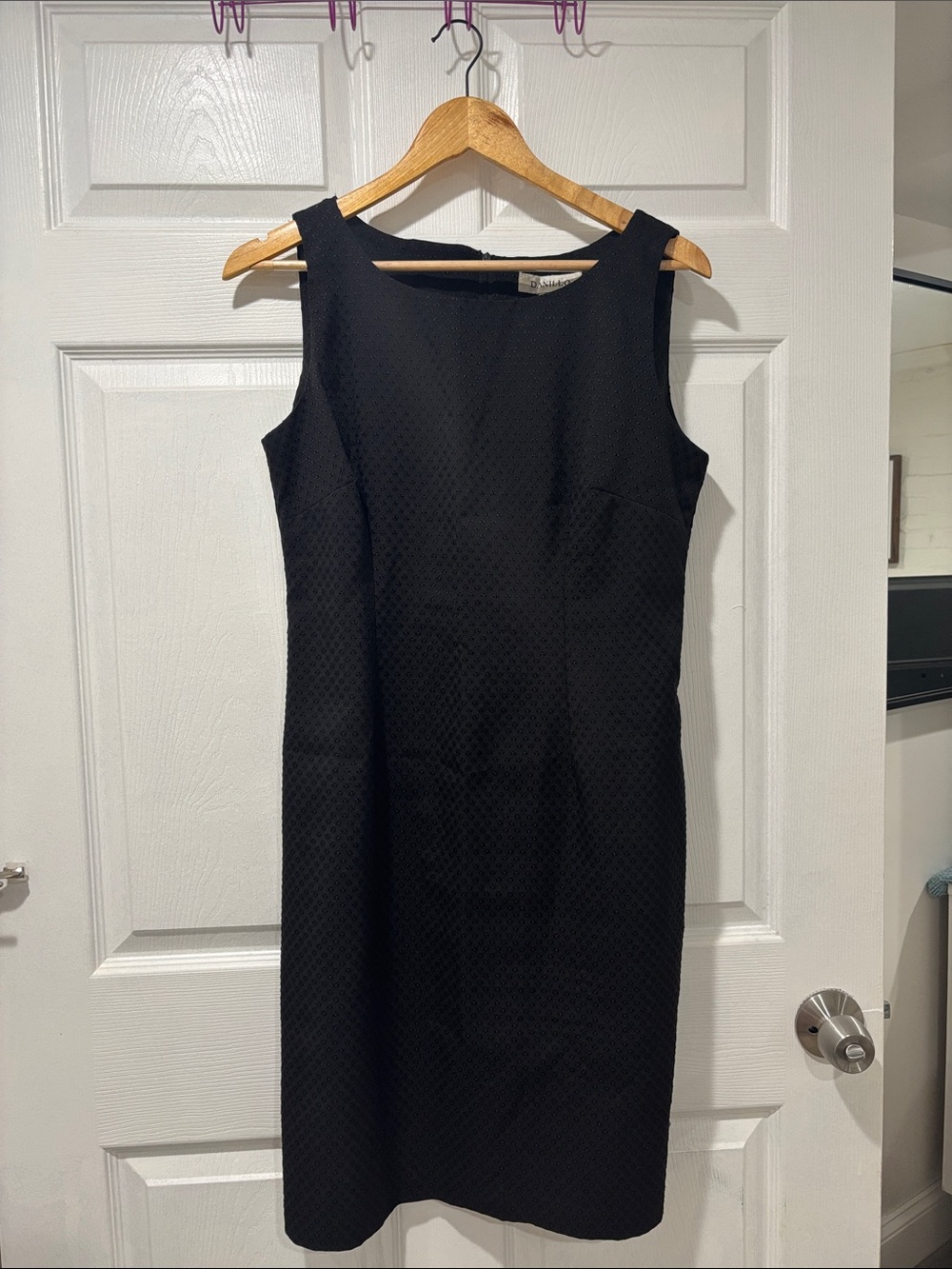 Chic Black Sleeveless Midi Dress
